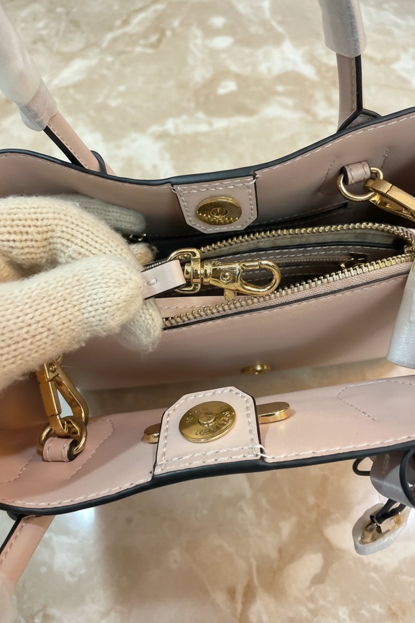 MICHAEL KORS MERCER GALLERY MEDIUM LOGO SATCHEL BAG - BROWN/SOFT PINK
