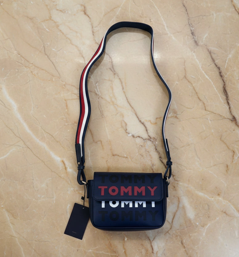 TOMMY HILFIGER FLAP CROSSBODY