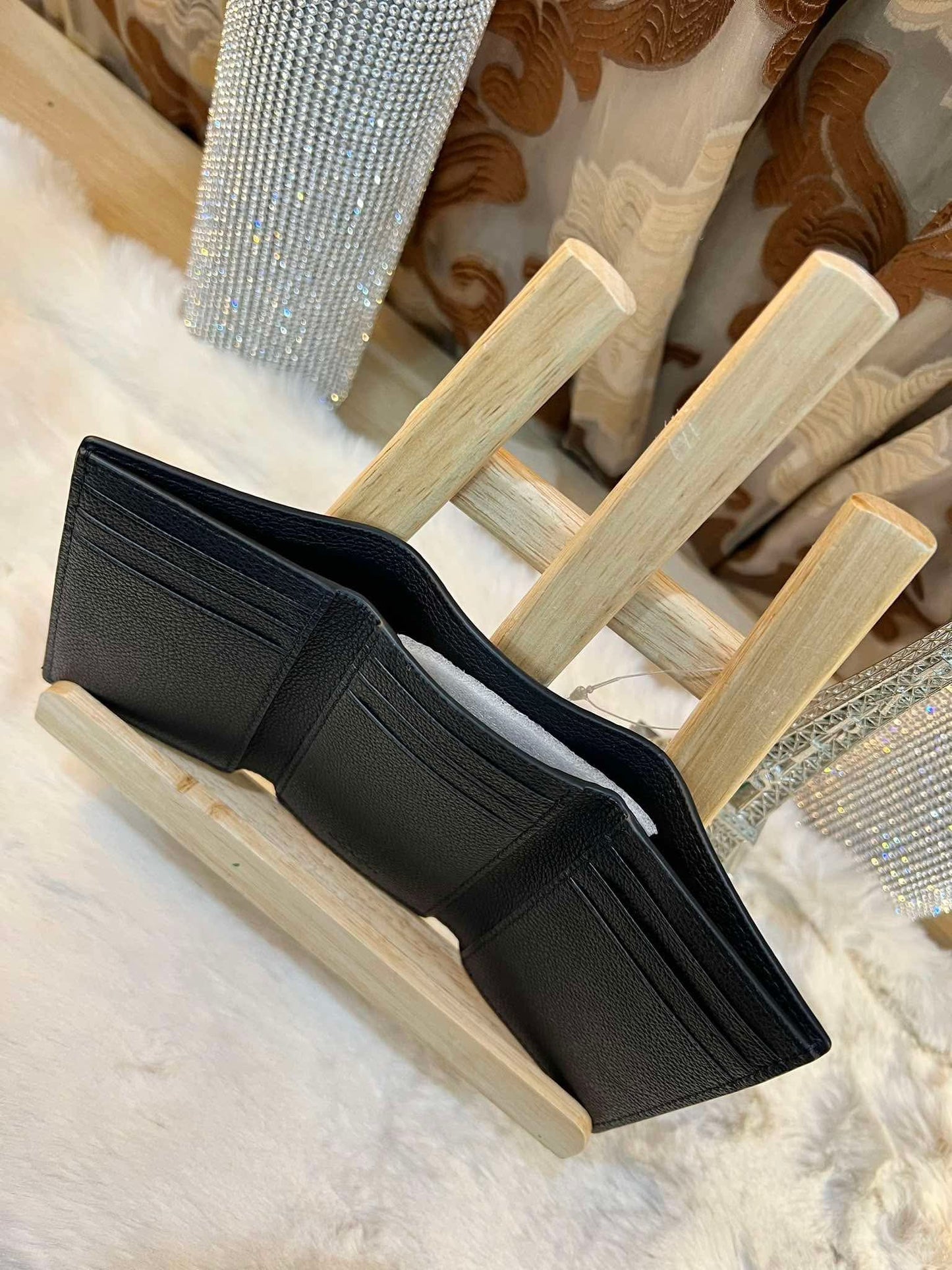 محفظة كوتش ثلاثية الطي