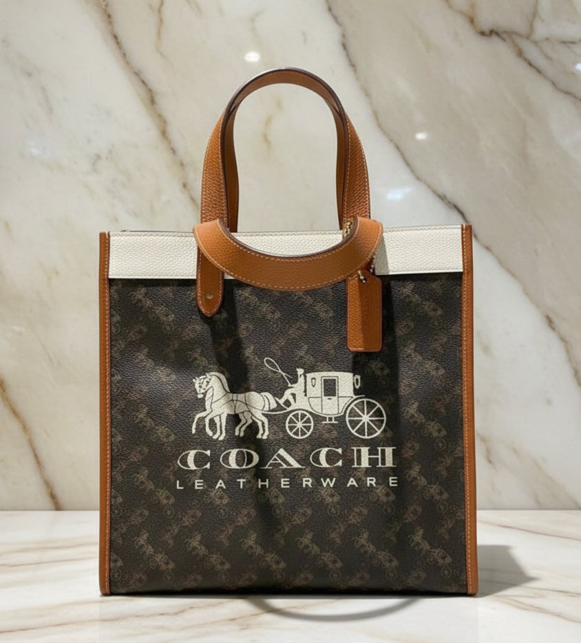 حقيبة تسوق من كوتش فيلد مزينة بطبعة حصان وعربة