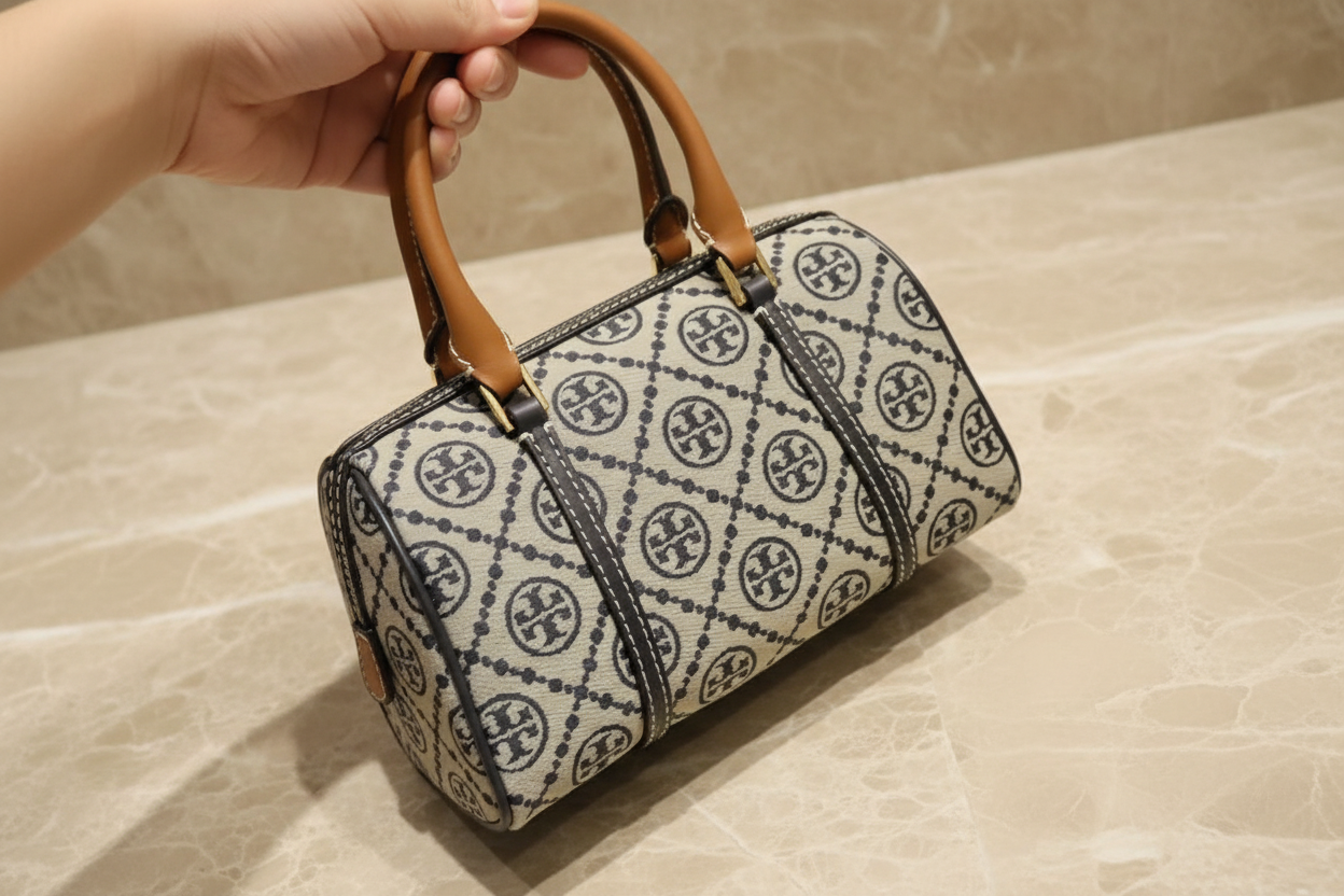 TORY BURCH PETITE BARREL/XBODY - T MONOGRAM NAVY BLUE