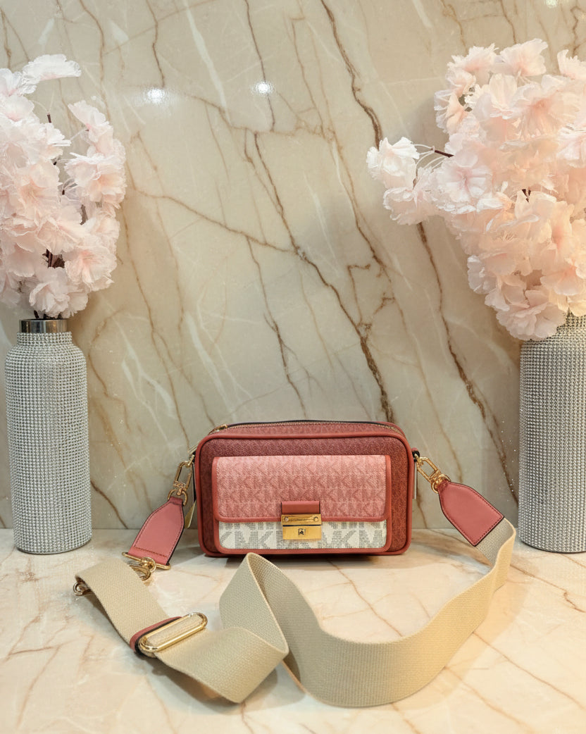 MICHAEL KORS SIGNATURE BRADSHAW POCKET CAMERA CROSSBODY BAG - CINNAMON MULTI ( BOUTIQUE STORE )