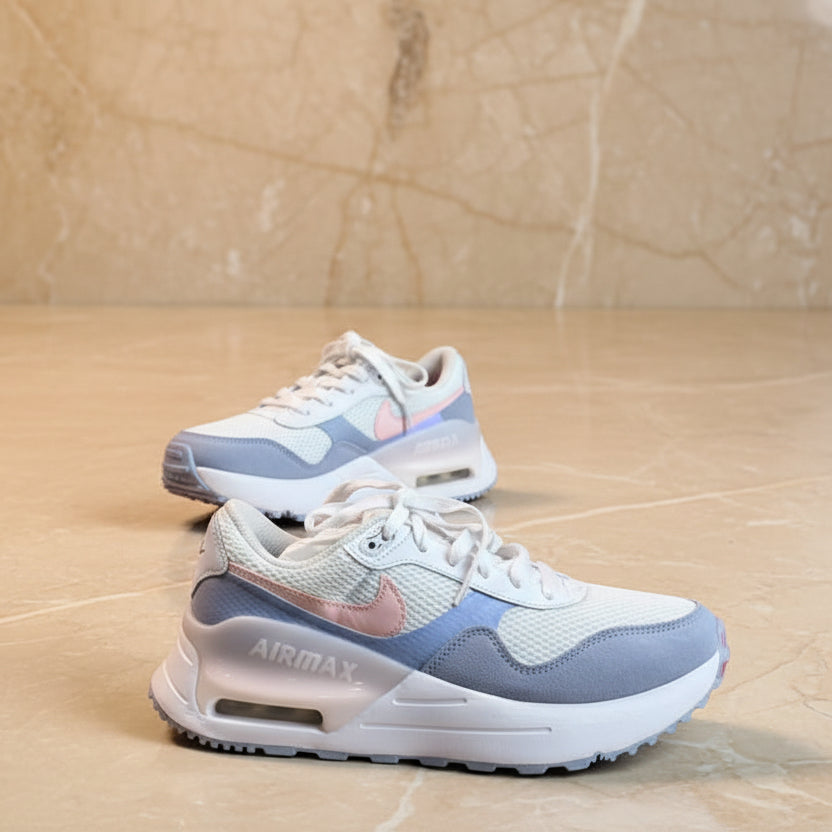 NIKE