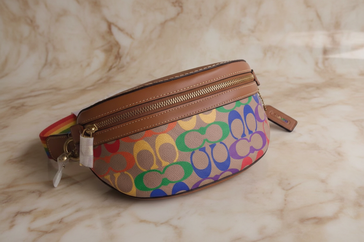 COACH BETHANY WAISTPACK/BELTBAG/BODYBAG - IN RAINBOW SIGNATURE - MISSING PRICE TAG