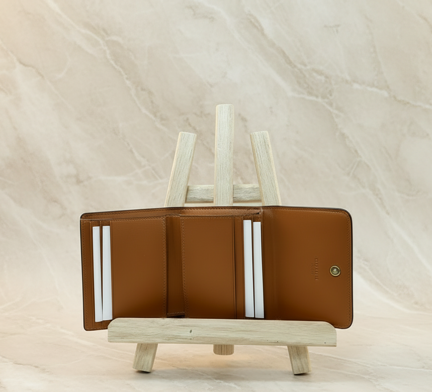 COACH MILA SMALL TRIFOLD WALLET - MISSING TAG - SIGNATURE HORSE & CARRIAGE PRINT