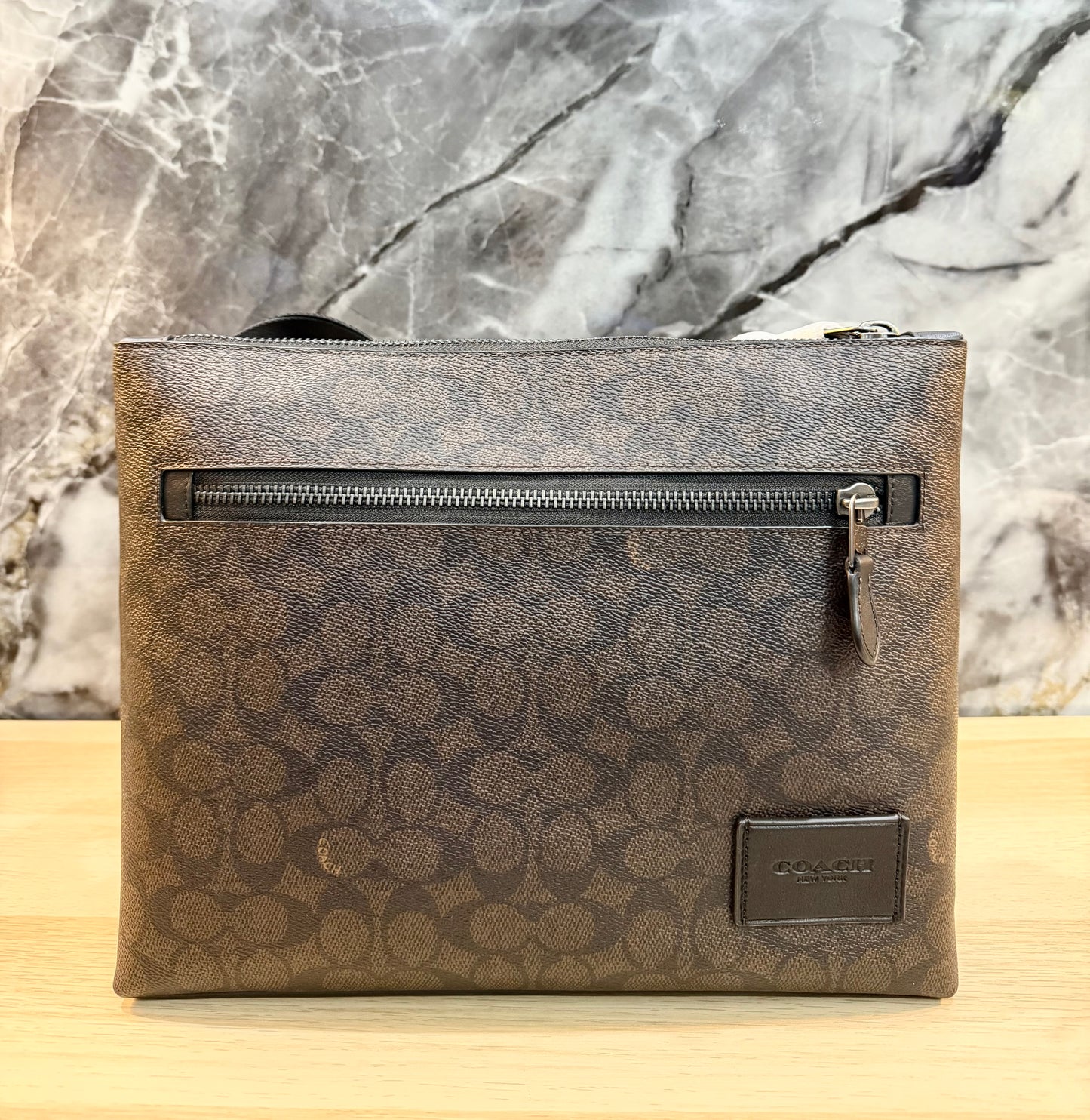 COACH DISCTRICT CROSSBODY BAG IN SIGNATURE CANVAS - MAHOGANY COLOR