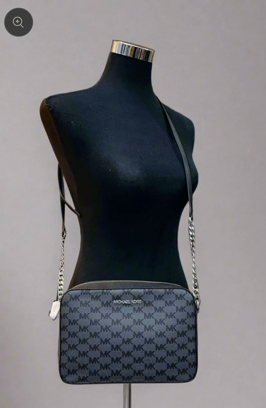 MICHAEL KORS EW JET SET CAMERA BAG MINOGRAM BLACK-GREY - PVC LEATHER ( BOUTIQUE STORE )
