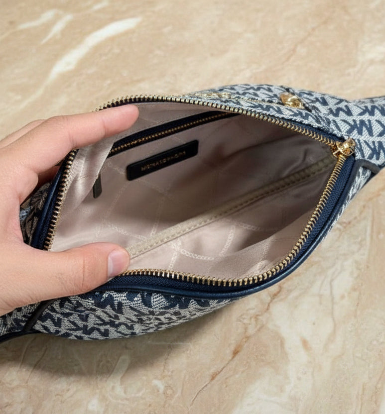 MICHAEL KORS MOTT JACQUARD SIGNATURE WAISTPACK/BELTBAG - NAVY BLUE