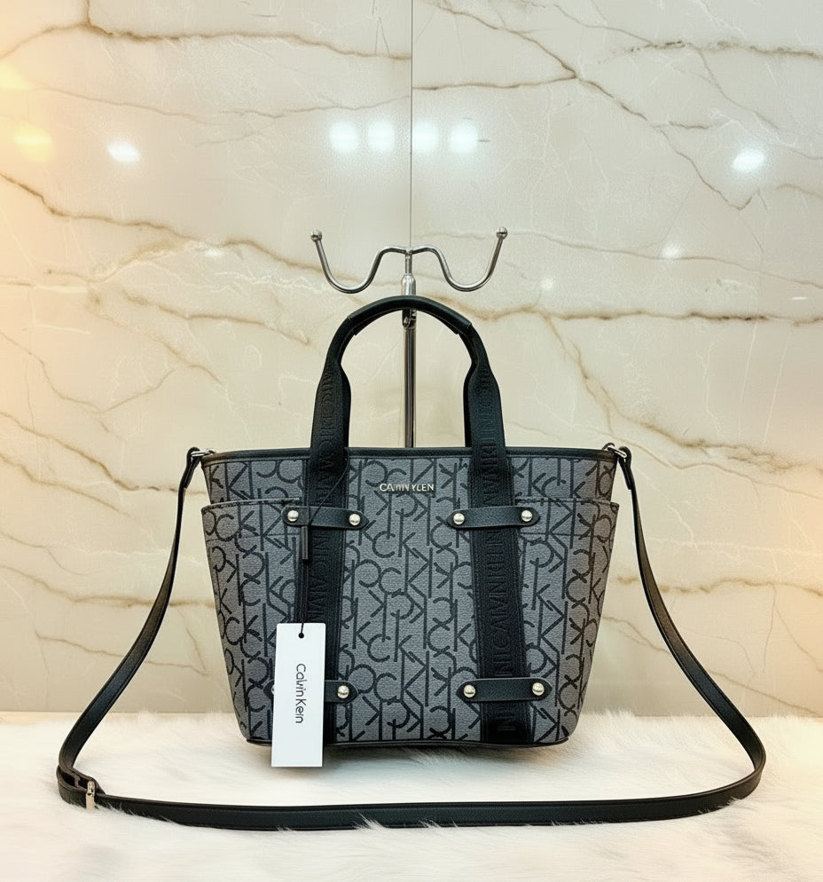 CALVIN KLEIN SATCHEL IN SIGNATURE CHARCOAL BLACK