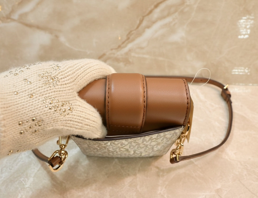 MICHAEL KORS CARMEN SMARTPHONE CROSSBODY