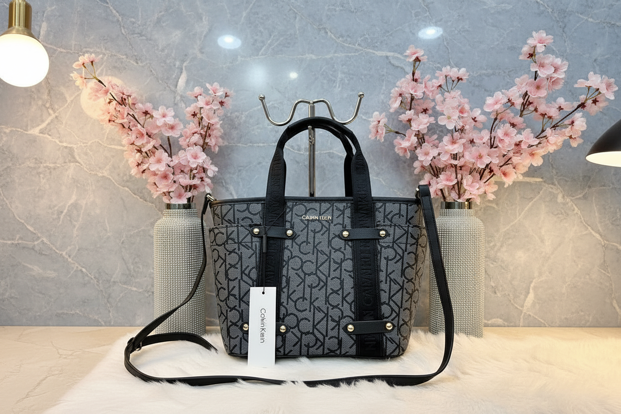 CALVIN KLEIN SATCHEL IN SIGNATURE CHARCOAL BLACK