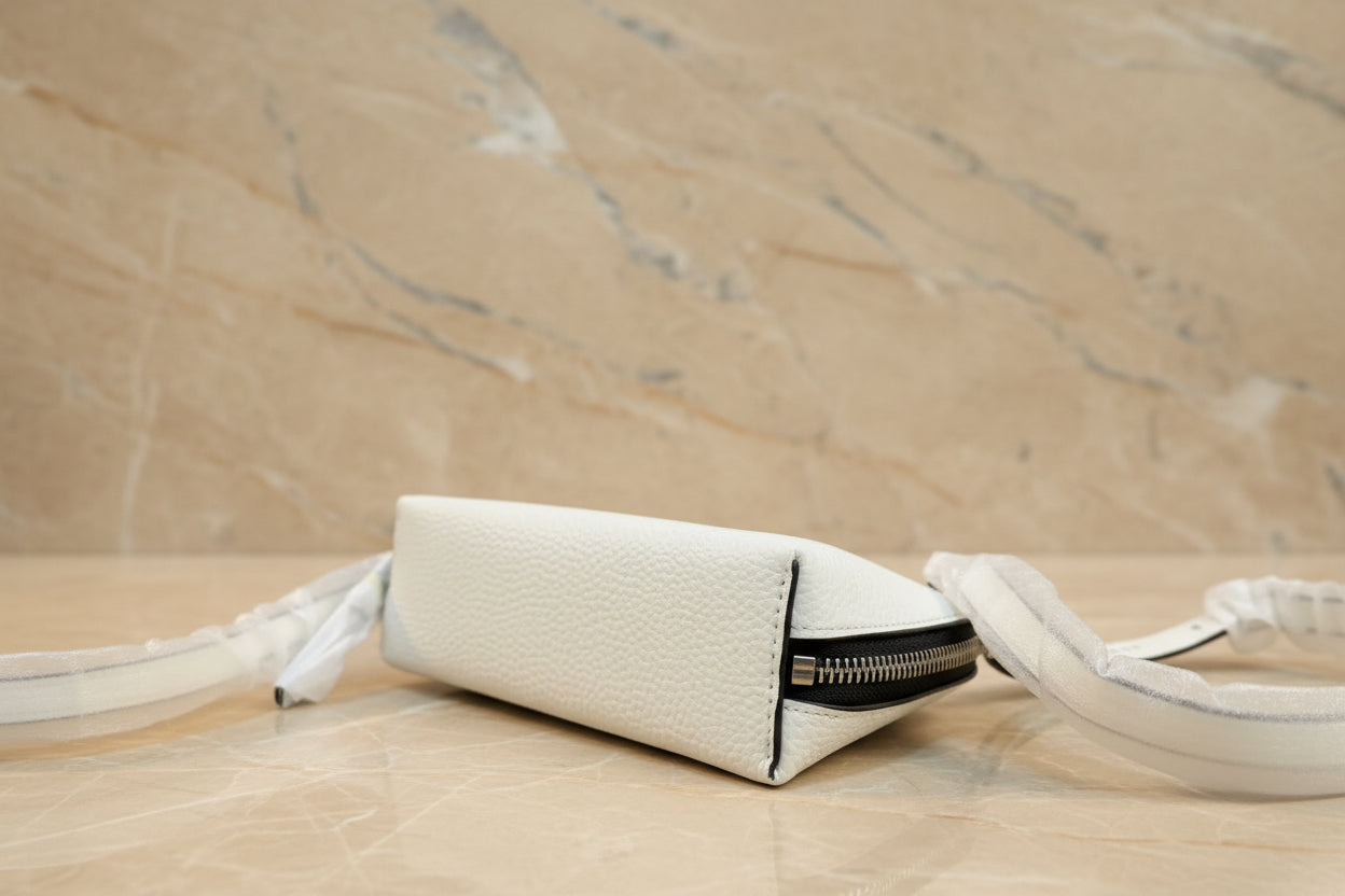 MARC JACOBS GRIND WHITE COTTON PEBBLE LEATHER MINI CROSSBODY/POUCH