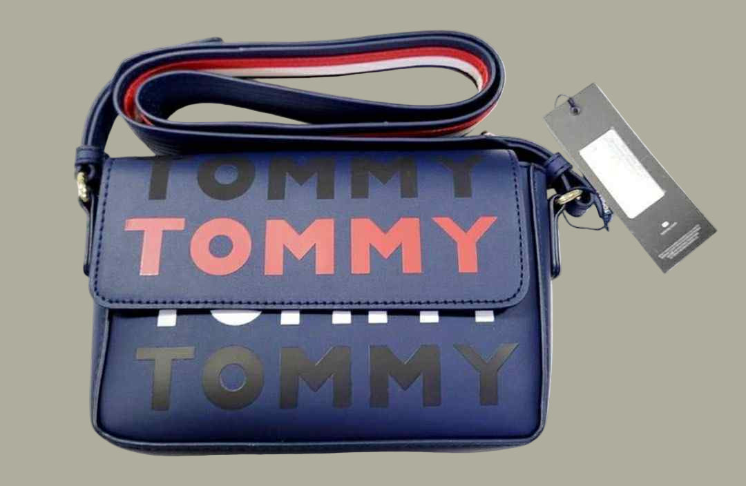 حقيبة كروسبودي ذات غطاء قلاب من تومي هيلفيغر