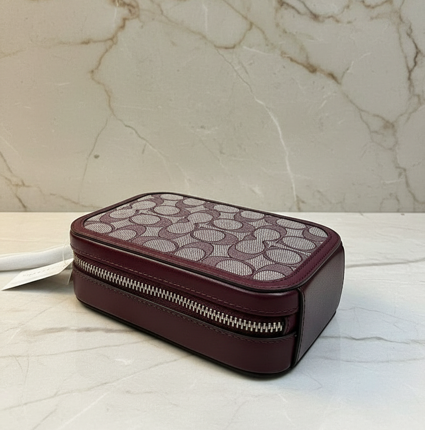 حقيبة كروسبودي للهاتف من كوتش آلي مصنوعة من قماش الجاكار المميز - خشب البلوط والقيقب (متوفرة في متجر بوتيك فرنسي)