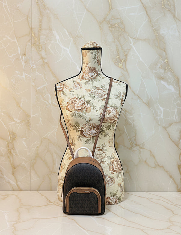 حقيبة ظهر مايكل كورس جايسي مقاس XS، لون بني مميز