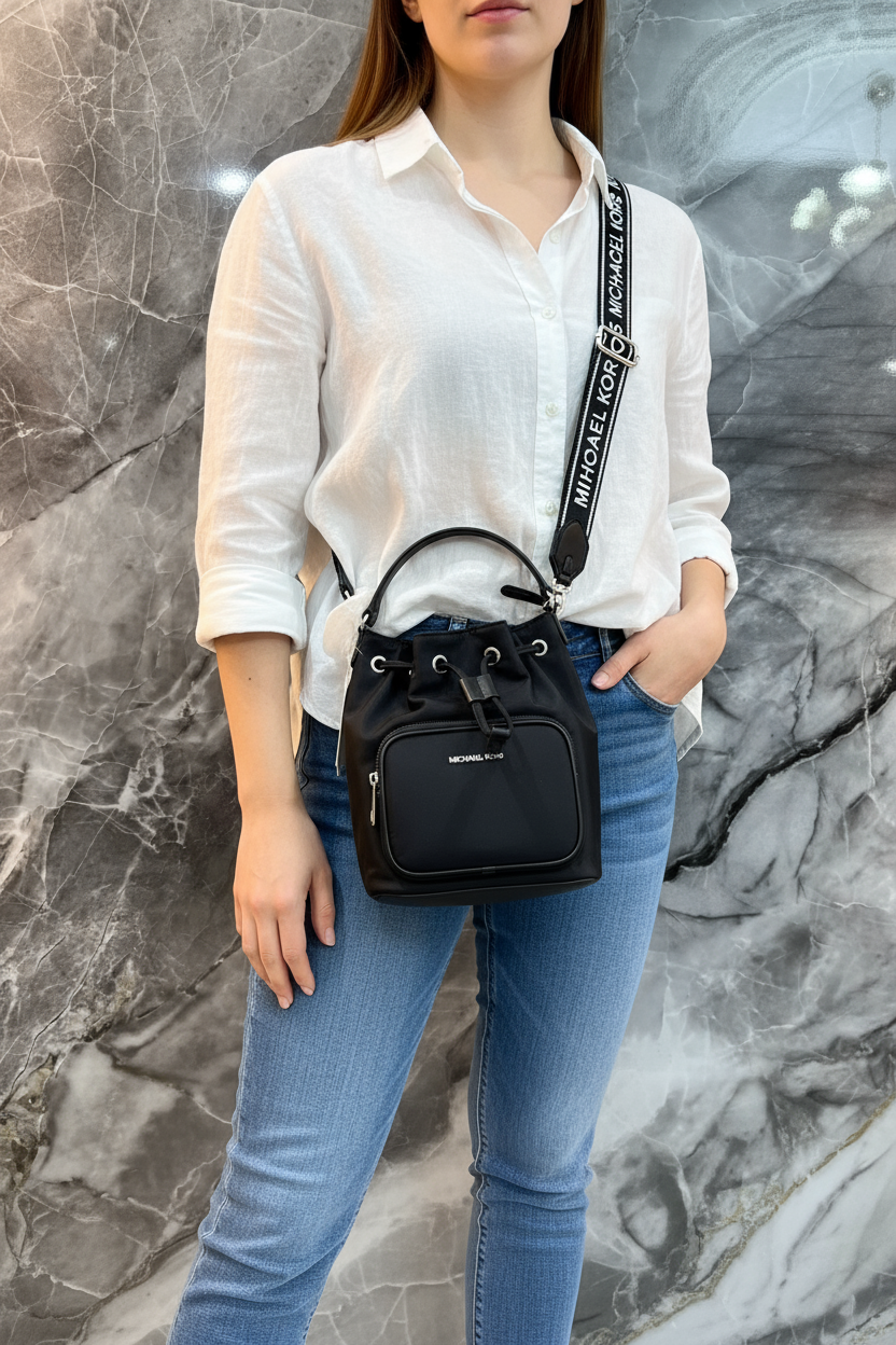 دلو مايكل كورس كاي - صغير