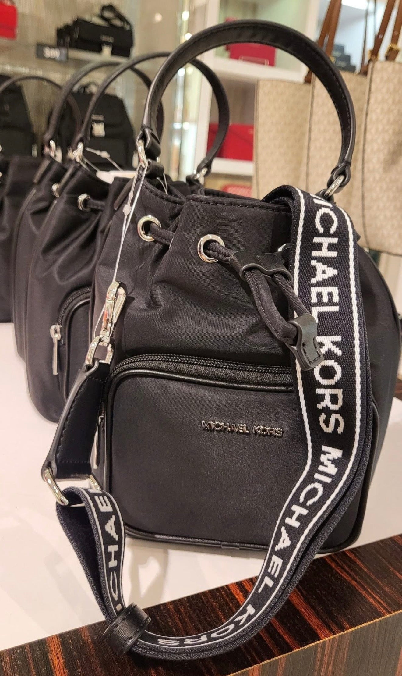 MICHAEL KORS KHAI BUCKET - SMALL