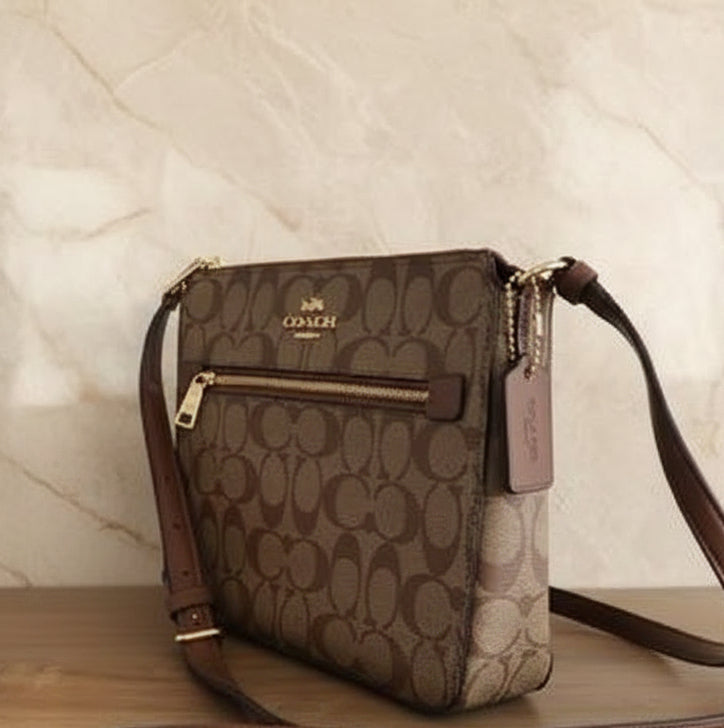 COACH GALLERY FILE CROSSBODY IN SIGNATURE CANVAS - KHAKI BROWN