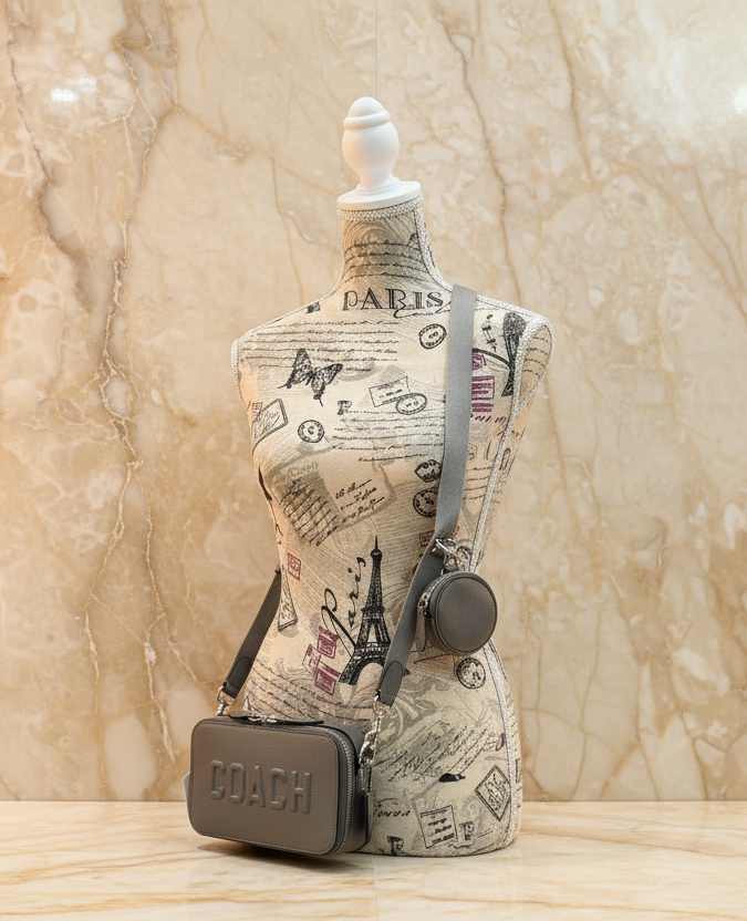 حقيبة كروسبودي رفيعة من كوتش تشارتر - رمادي