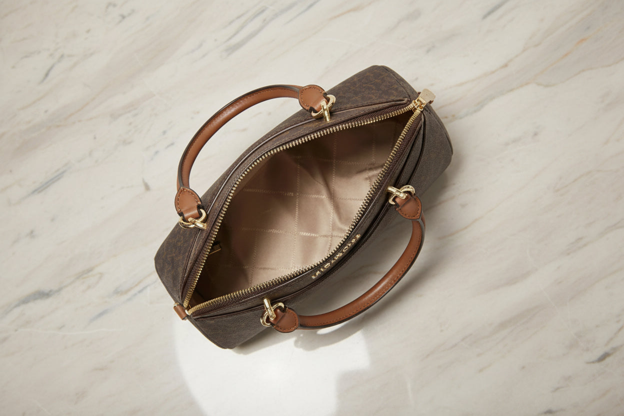 MICHAEL KORS CINDY DOME MEDIUM IN SIGNATURE LOGO BROWN