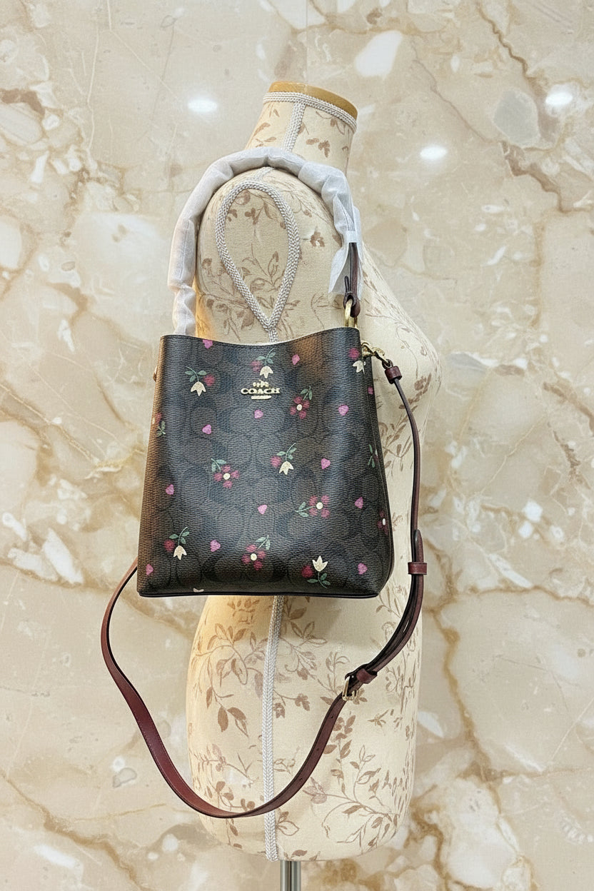 COACH SMALL TOWN BUCKET IN SIGNATURE CANVAS WITH HEART PETAL PRINT