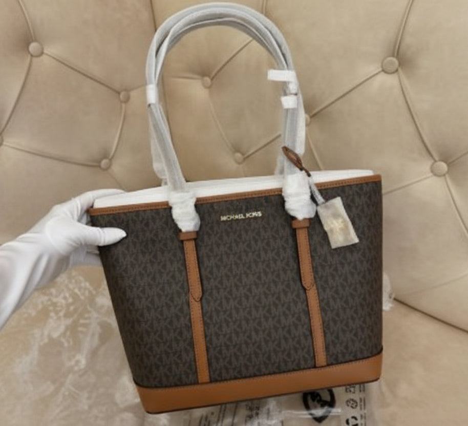 MICHAEL KORS JET SET TRAVEL ZIP TOTE IN SIGNATURE LOGO BROWN - MEDIUM