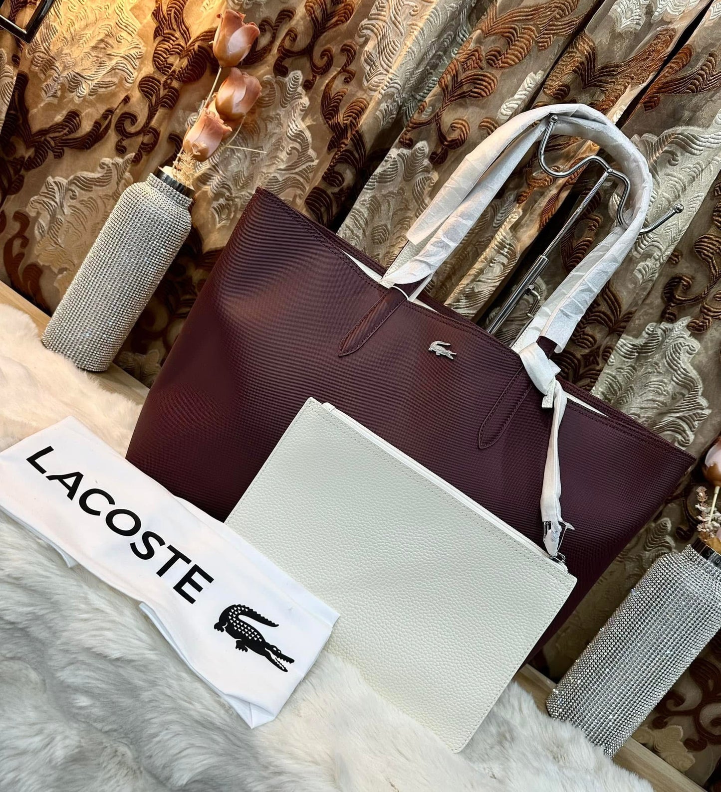 حقيبة لاكوست كبيرة مفتوحة مع جيب كبير - لون عنابي - قابلة للعكس