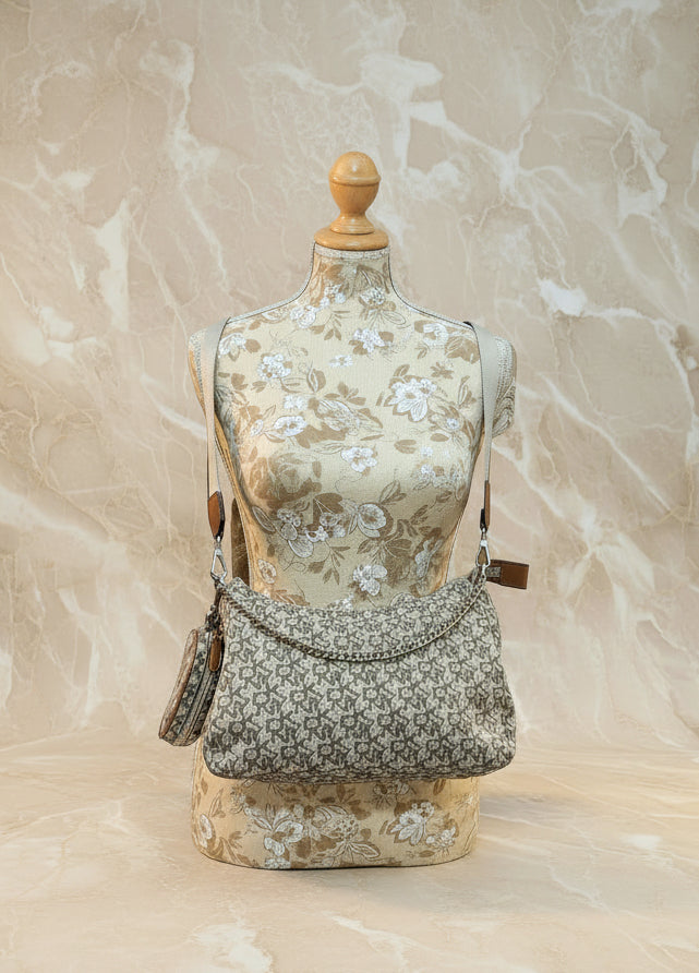 حقيبة كتف/حقيبة كروس بودي كبيرة الحجم من دي كيه إن واي كايرو