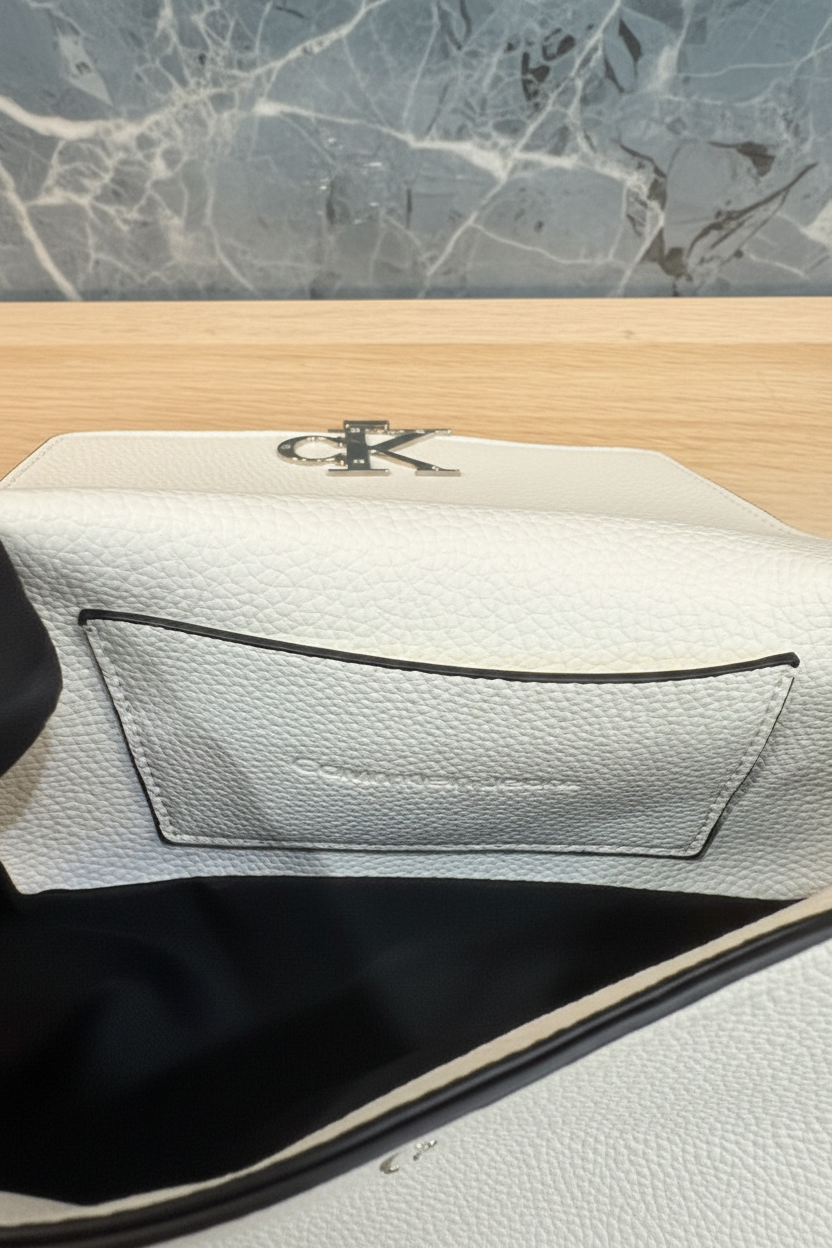 CALVIN KLEIN CHAIN CROSSBODY BAG - SILVER BIRCH