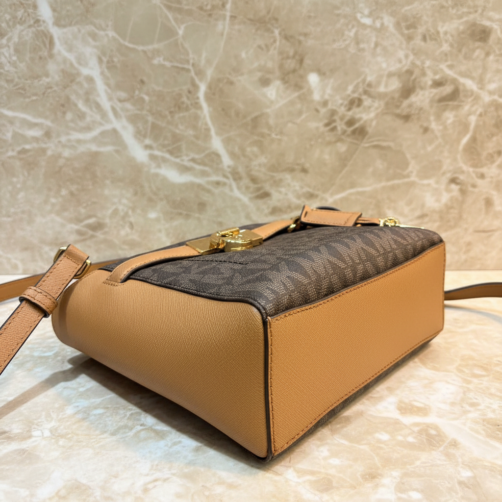 MICHAEL KORS TOP ZIP HAMILTON TRAVELLER MESSENGER BAG SMALL - SIG BROWN