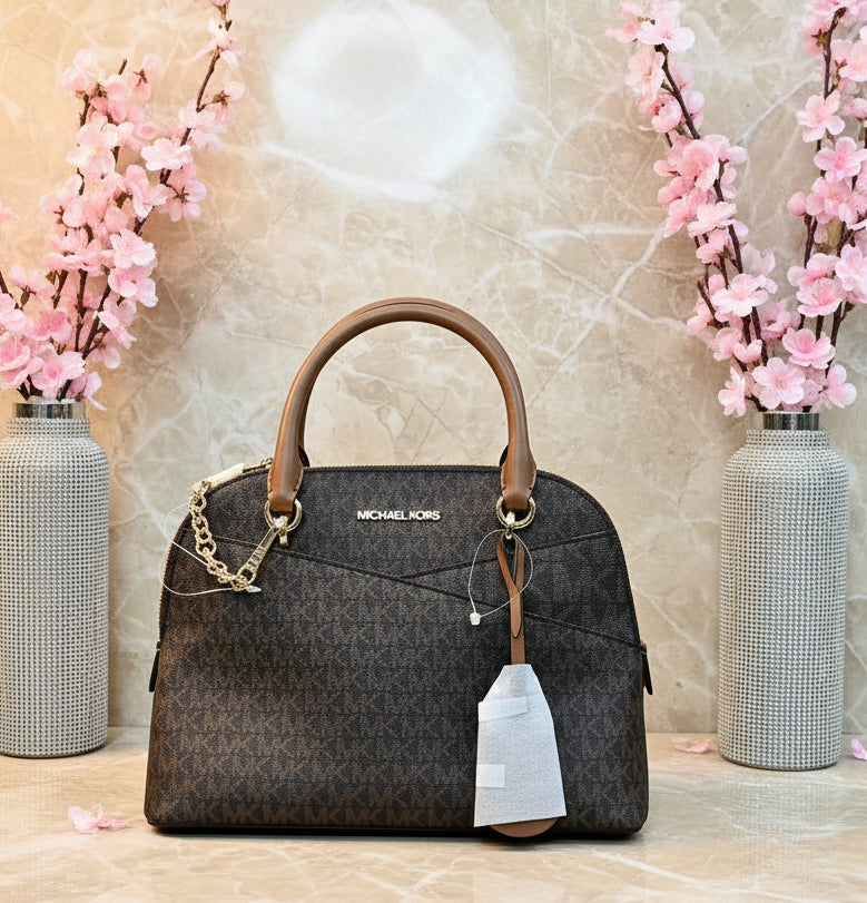 MICHAEL KORS CINDY DOME MEDIUM IN SIGNATURE LOGO BROWN
