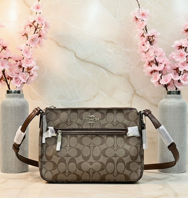 COACH GALLERY FILE CROSSBODY IN SIGNATURE CANVAS - KHAKI BROWN