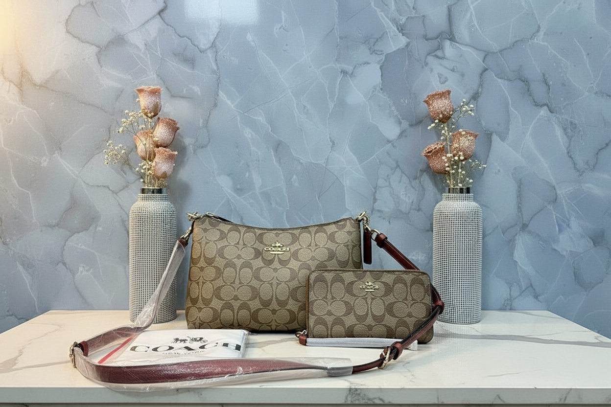 طقم كوتش لويس: حقيبة كتف/حقيبة كروس بودي ومحفظة معصم بسحاب من قماش الكانفاس المميز ببطانة من الطين المعدني