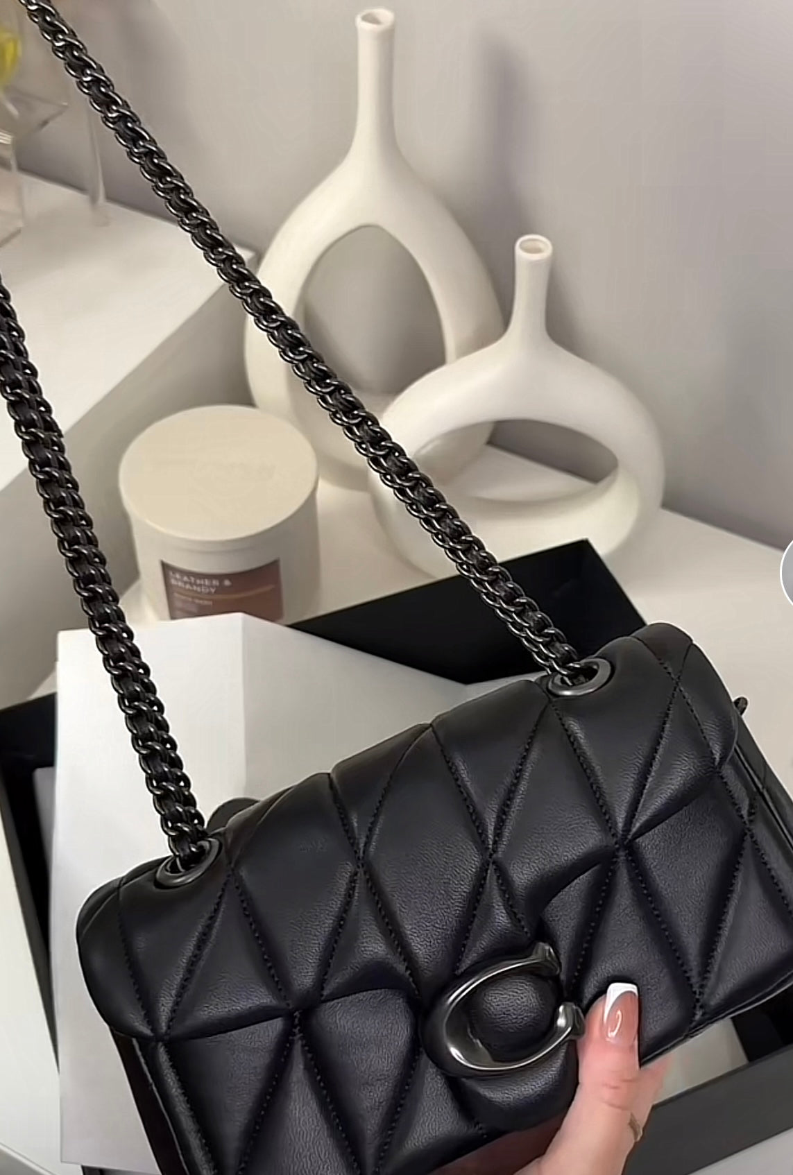 حقيبة كوتش مبطنة بنقشة تابي 20 - جلد نابا - أسود