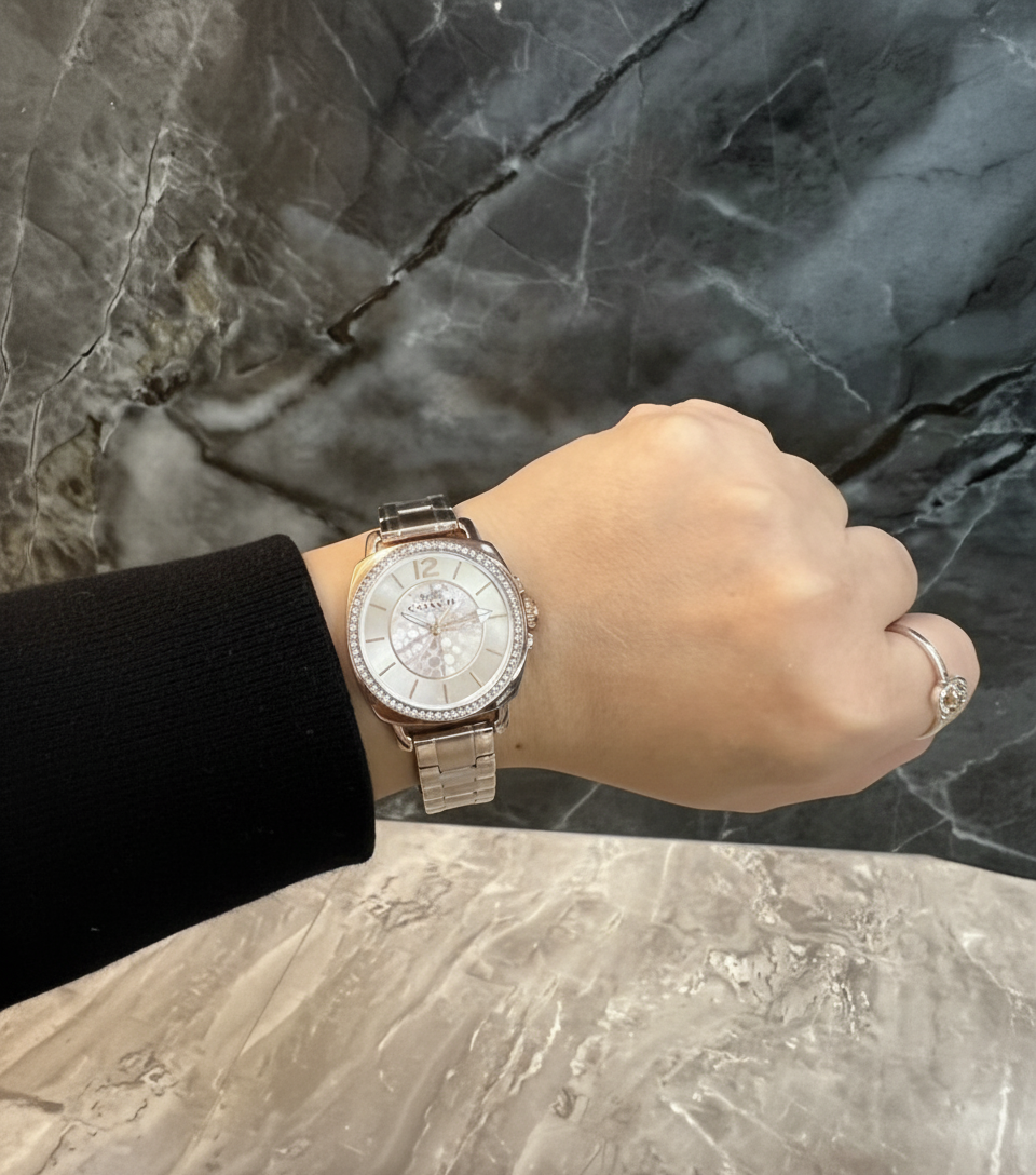 ساعة كوتش بوي فريند من الفولاذ المقاوم للصدأ بلون القرنفل