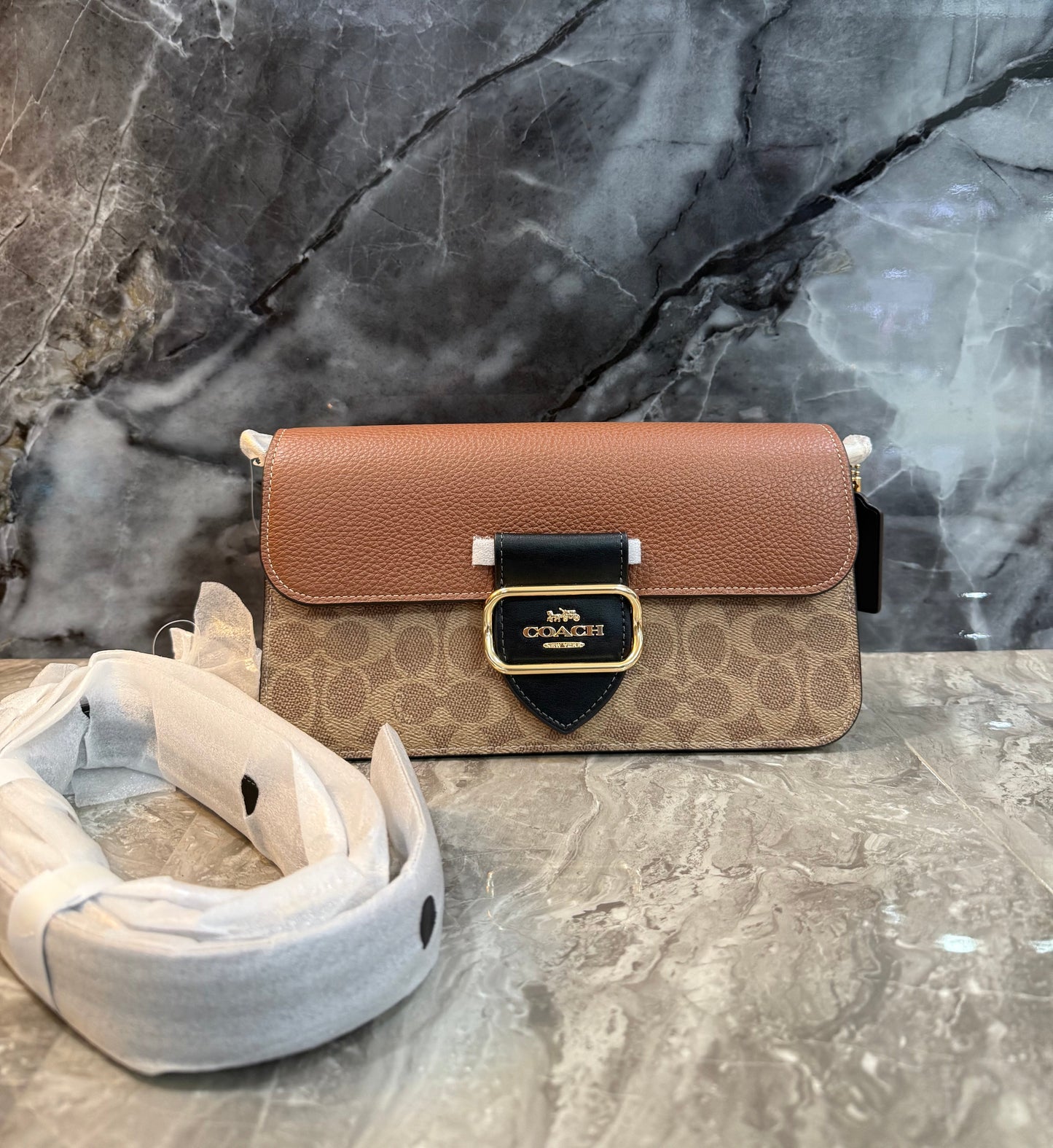 حقيبة كتف/حقيبة كروس بودي من كوتش مورغان بتصميم متعدد الألوان - كاكي متعدد