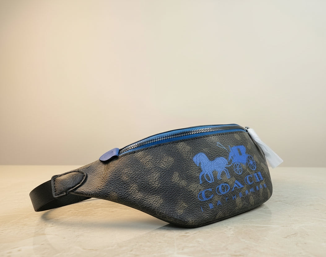 حقيبة خصر/صدر/حقيبة جسم مطبوعة بشعار شركة كوتش تشارتر للخيول والعربات