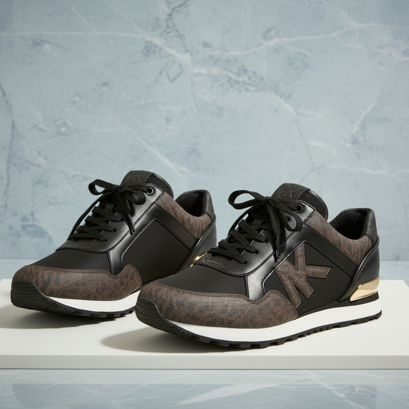 حذاء رياضي من مايكل كورس مقاس 7 يناسب حتى مقاس 6.5