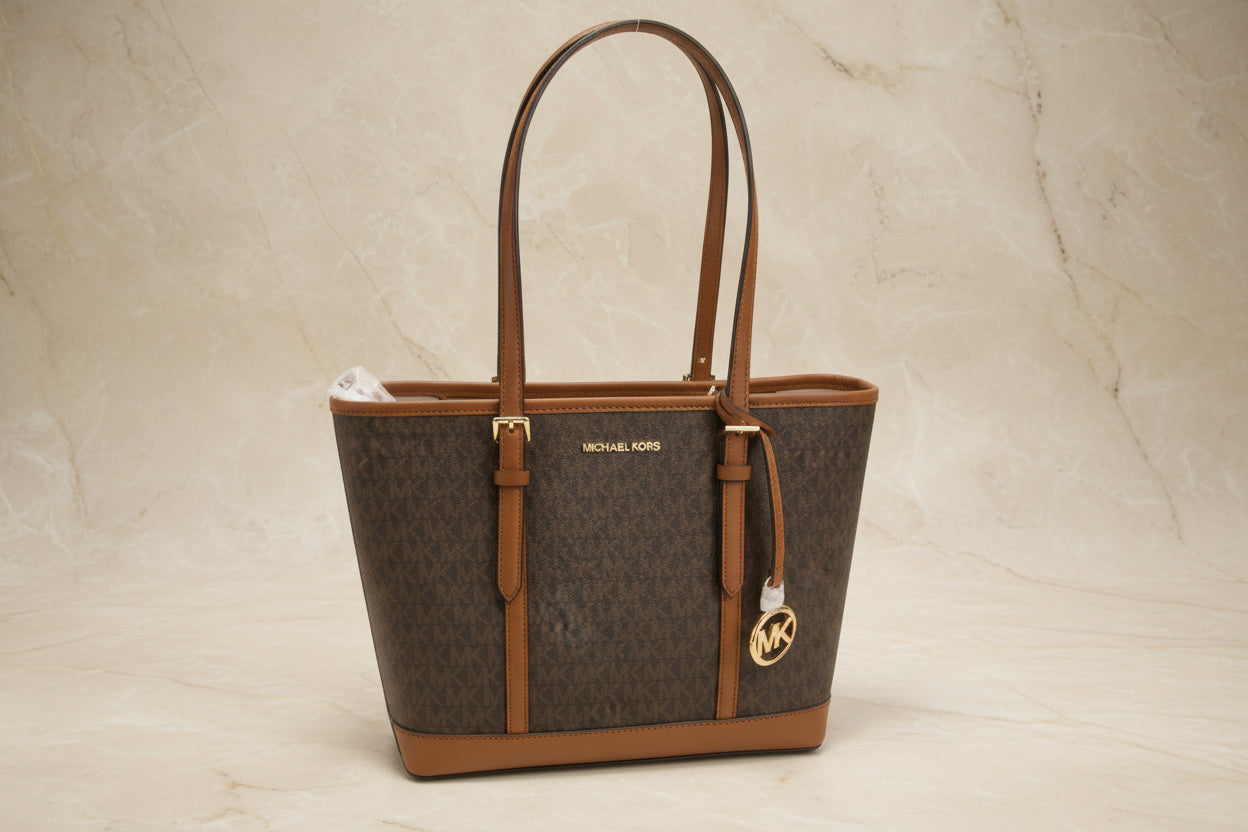 MICHAEL KORS JET SET TRAVEL ZIP TOTE IN SIGNATURE LOGO BROWN - MEDIUM