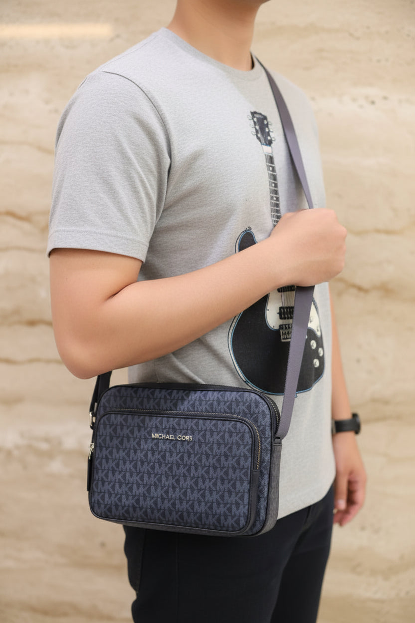 MICHAEL KORS COOPER SIGNATURE LOGO UTILITY CROSSBODY