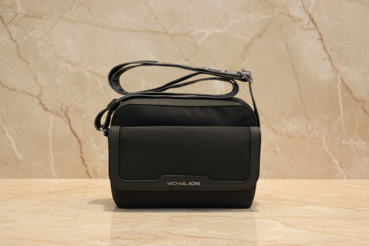 MICHAEL KORS LAUTNER MEDIUM FLAP MESSENGER - NYLON - BLACK