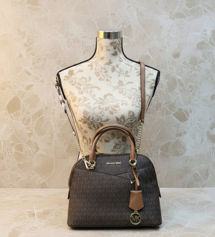 MICHAEL KORS CINDY DOME MEDIUM IN SIGNATURE LOGO BROWN