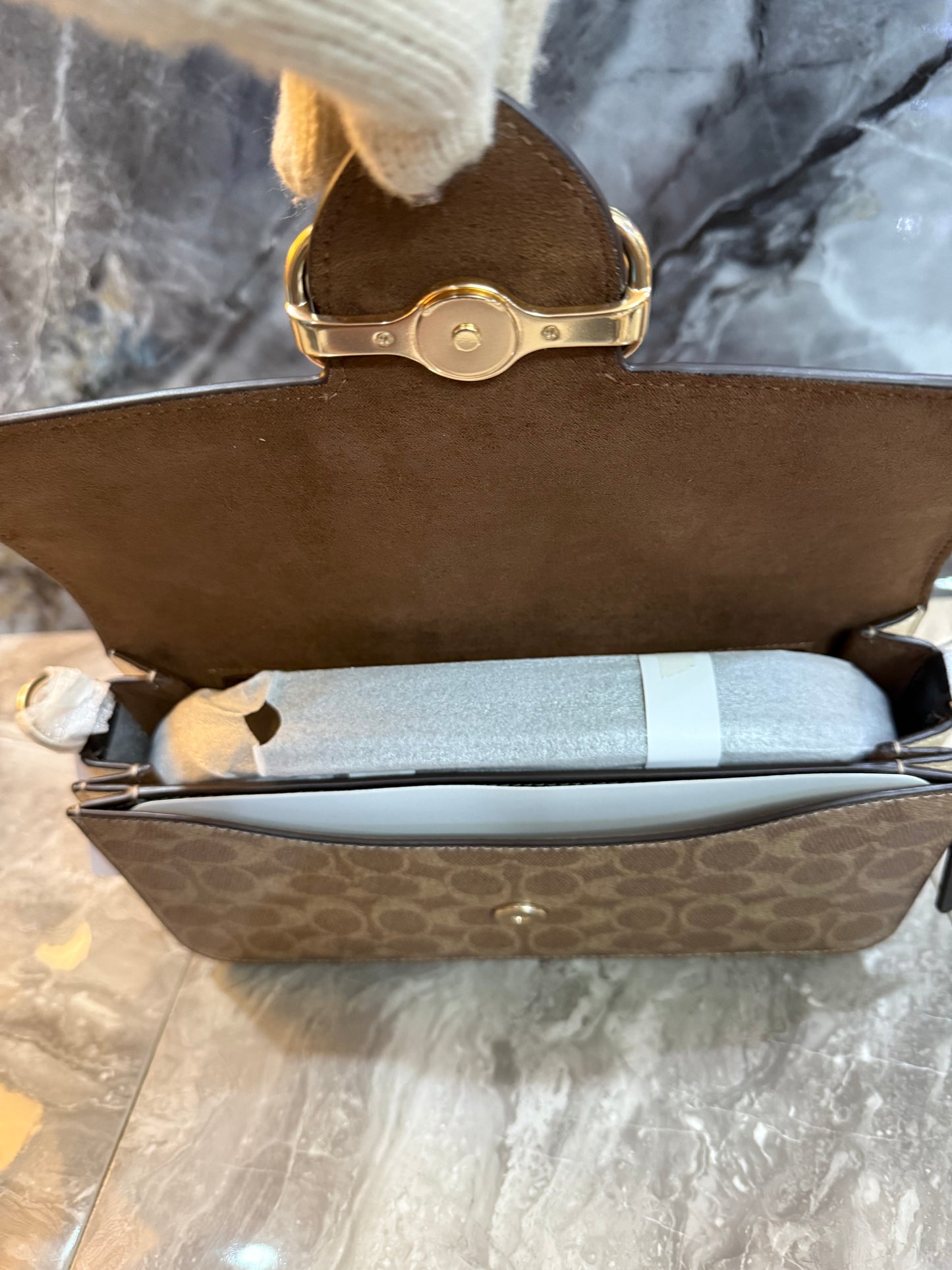 حقيبة كتف/حقيبة كروس بودي من كوتش مورغان بتصميم متعدد الألوان - كاكي متعدد