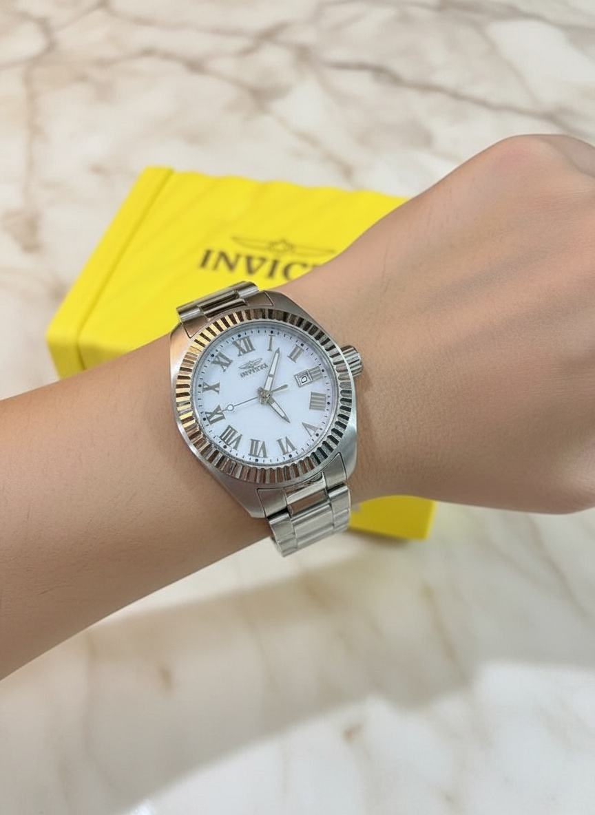 ساعة إنفيكتا - لون فضي، وجه كبير - للجنسين 