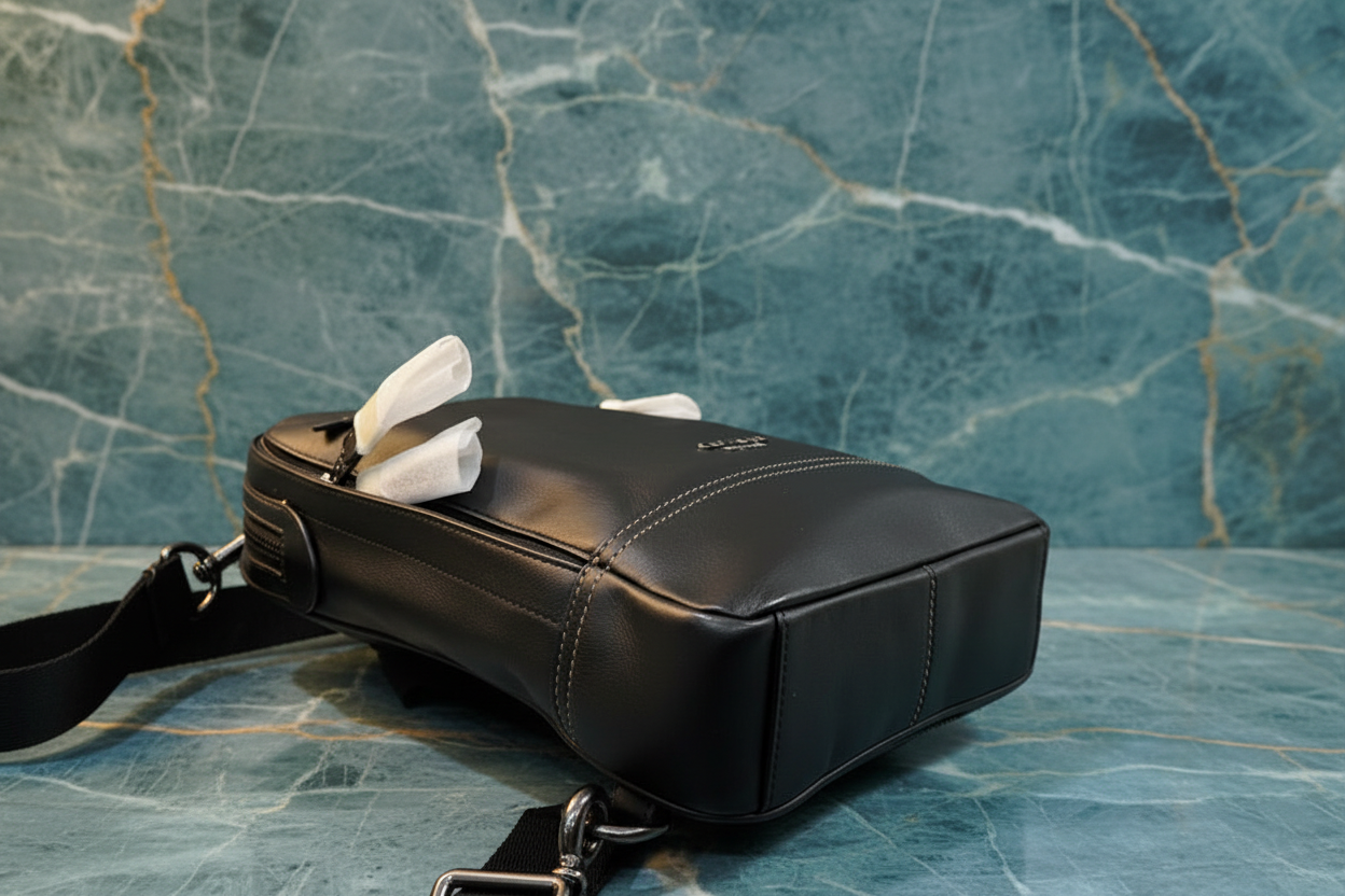 COACH GRAHAM SLINGPACK - BLACK LEATHER