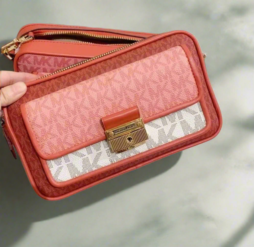 MICHAEL KORS SIGNATURE BRADSHAW POCKET CAMERA CROSSBODY BAG - CINNAMON MULTI ( BOUTIQUE STORE )