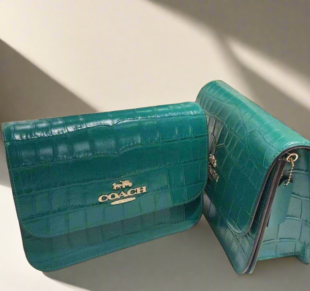 حقيبة كروسبودي كوتش برين ذات غطاء قلاب - لون اليشم