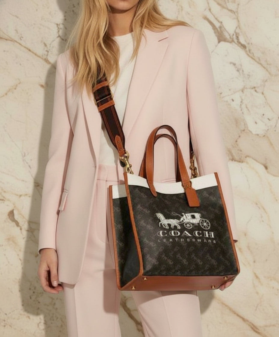 حقيبة تسوق من كوتش فيلد مزينة بطبعة حصان وعربة