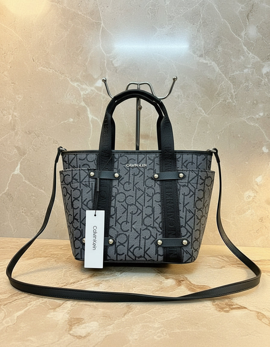 CALVIN KLEIN SATCHEL IN SIGNATURE CHARCOAL BLACK