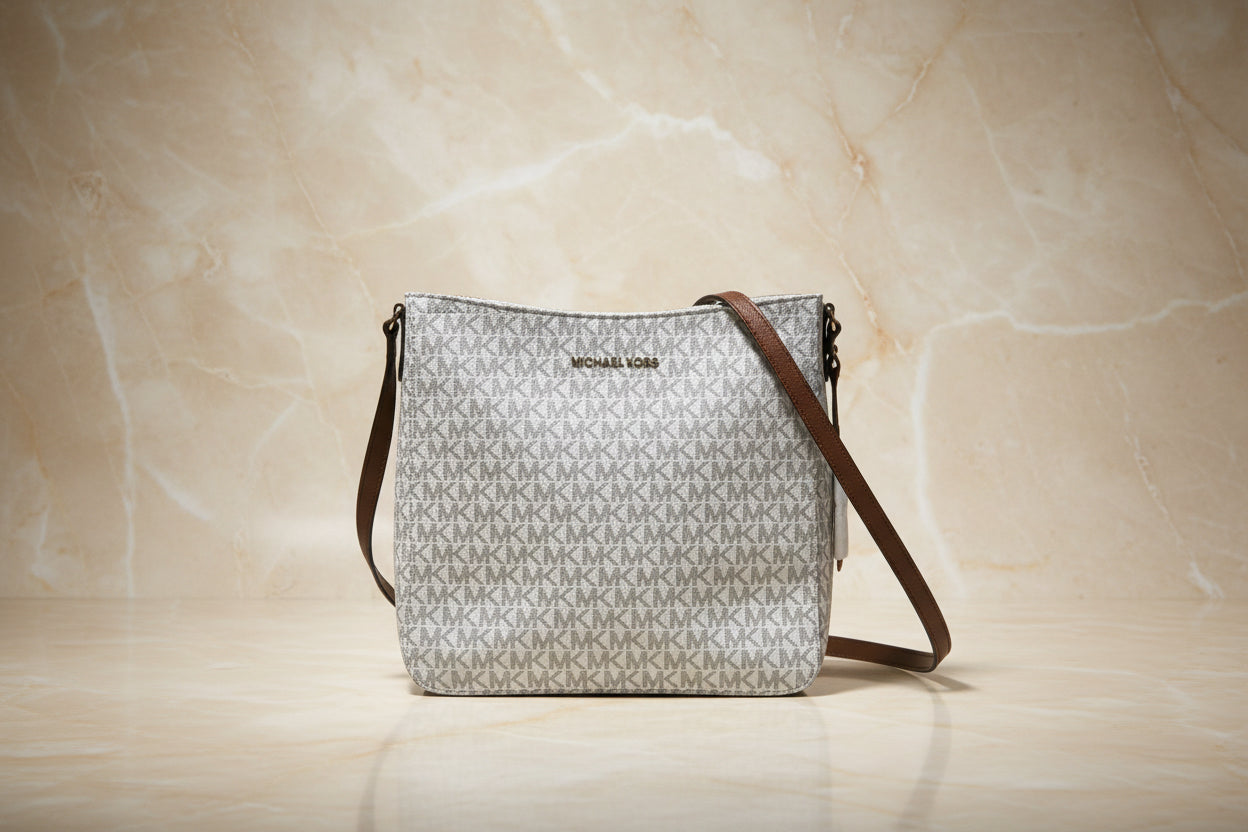 MICHAEL KORS JET SET TRAVEL LARGE MESSENGER LOGO VANILLA